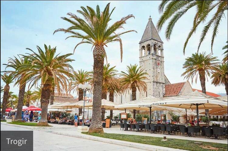 Bona Dea Seaside Apartment Trogir