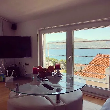 Bona Dea Seaside Apartment Trogir Exterior photo